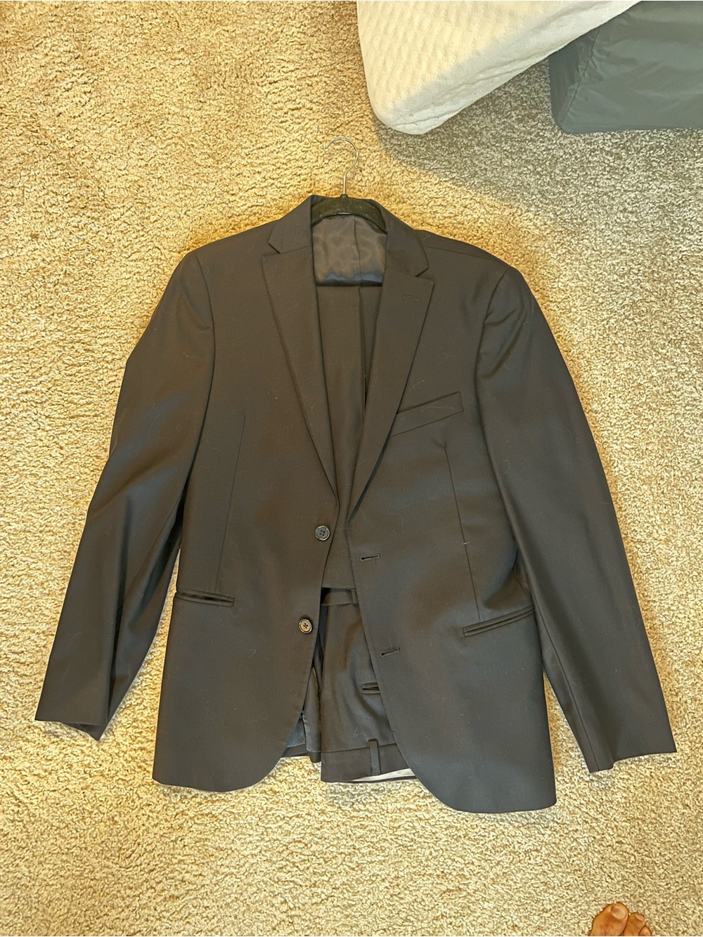Mens dark navy blue Murano suit.